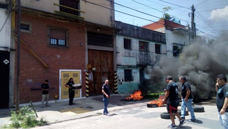 Crisis laboral en el Conurbano: denuncias de despidos y atraso en salarios en una curtiembre de Lanús