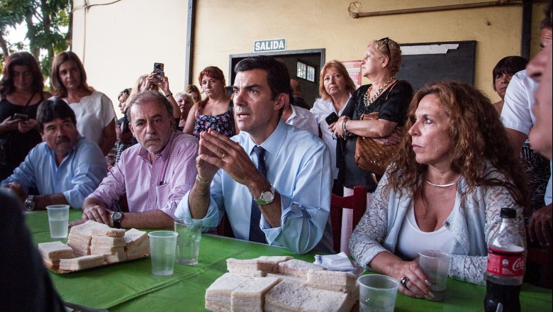 En Wilde, Urtubey arrancó con sus recorridas por el Conurbano