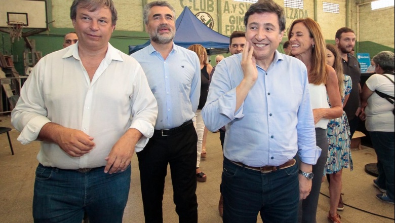 Con un fuerte operativo, comenzó la entrega de tarjetas a vecinos del distrito