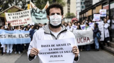 La motosierra de Milei golpea el sistema sanitario: trabajadores denuncian cierre de planes