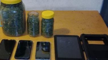 Detuvieron a integrantes de una banda con frascos con marihuana