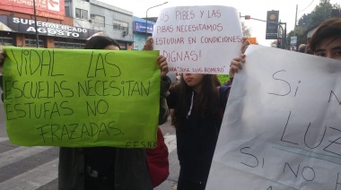 Frazadazo y clase pública por falta de calefacción en las escuelas