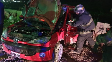 Chocaron a bordo de un auto robado en Budge y tuvieron que ser internados de urgencia