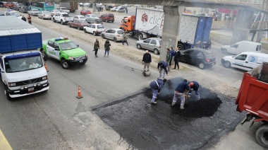 El municipio continúa con las tareas de asfaltado en la Ruta 4