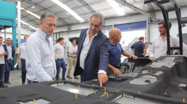 Scioli también visitó Echeverría y recorrió una fábrica junto a Gray