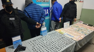 Dos detenidos acusados de vender drogas al lado de una escuela