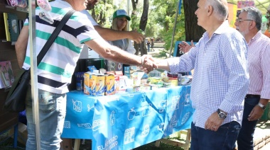 Grindetti visitó El Mercado en tu Barrio y Vuelta al Cole en Villa Obrera