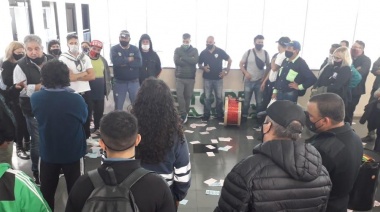 Los trabajadores de tránsito cobrarán y se creará una mesa de diálogo por los  "cesanteados"