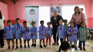 El Municipio entregó 150 camisolines a niños de Centros de Atención Integral