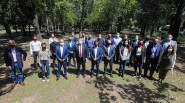 Alberto reeditó la foto con intendentes que se sacó en la previa del anuncio de su candidatura a Presidente