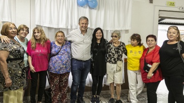 Cascallares inauguró la nueva biblioteca “Oscar Rivera” en el centro de jubilados “Malvinas Argentinas”