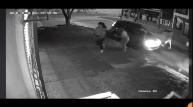 Una familia sufrió un violento intento de robo que quedó filmado