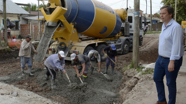 Cascallares recorrió obras de asfaltos en las localidades de Brown