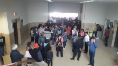Manifestantes ingresaron al Municipio en busca de respuestas por las inundaciones del último temporal