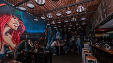 Grindetti visitó “Anne Bonny”, el primer bar fábrica de Lanús