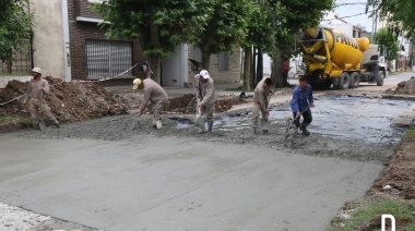 Continúa la pavimentación de calles internas