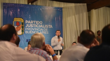 Gray, entre las alianzas bonaerenses y las caminatas por el pago chico