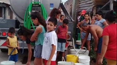 Vecinos del barrio San Carlos reclaman por falta de agua en verano