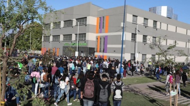 Ferraresi inauguró el edificio de la Escuela Secundaria “Simón Bolívar”