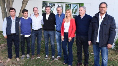 El peronismo bonaerense juntó a sus precandidatos a gobernador y logró su foto de unidad
