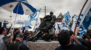 En un gesto de unidad, la CGT regional reinauguró el Monumento al Trabajo