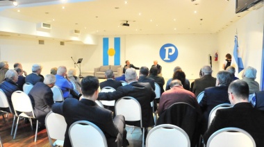 Lavagna avanza con su armado político provincial