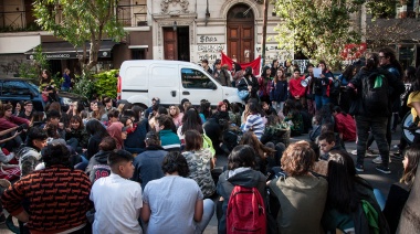 Estudiantes del ENAM marcharon para exigir mejoras edilicias