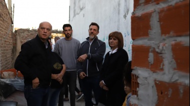 Patricia Bullrich y Grindetti visitaron una casa recuperada en Monte Chingolo
