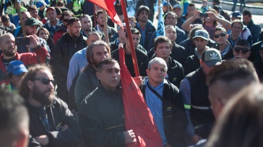 Choferes de las líneas 551 y 542 marcharon por el despido de un trabajador