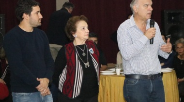 Grindetti presentó el programa "Vamos los Abuelos"