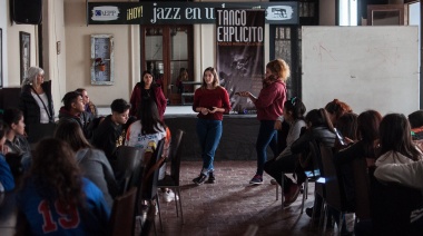 Estudiantes de la Escuela Secundaria 44 de Temperley visitaron la radio y participaron del programa