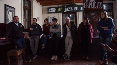 Estudiantes de la Escuela Secundaria 44 de Temperley visitaron la radio y participaron del programa