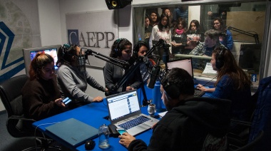Estudiantes de la Escuela Secundaria 44 de Temperley visitaron la radio y participaron del programa