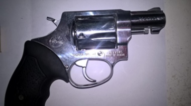 Detenido con un arma de guerra durante un control vehicular