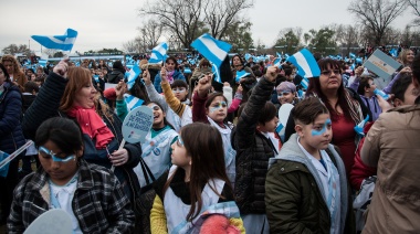 Cientos de alumnos de cuarto grado prometieron lealtad a la Bandera