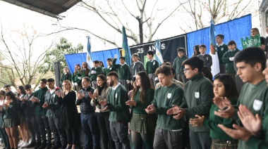 Gray participó de actos de escuelas de Monte Grande y El Jagüel