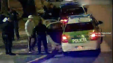 Treparon un árbol para robar una pizzería y los detuvieron