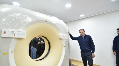 Gray participó de la llegada de un nuevo tomógrafo para el Santamarina