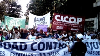 Judiciales y médicos piden que se reabran las paritarias por la devaluación