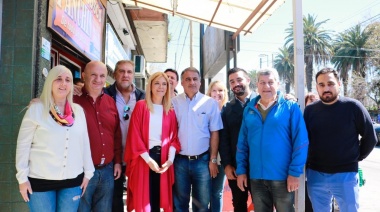 Nicolás Russo acompañó a Magario en la recorrida por Valentín Alsina