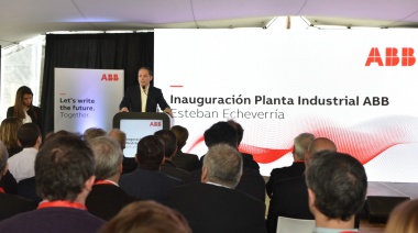 Gray recorrió la nueva planta de la empresa ABB