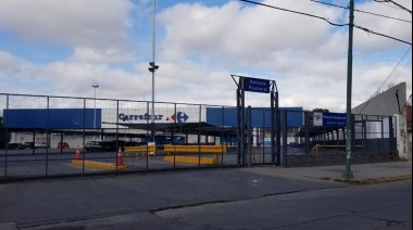 Por un conflicto con el personal jerárquico, está cerrado el Carrefour de Lomas