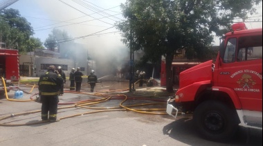 Impresionante incendio en un supermercado causó pánico en Lomas de Zamora