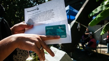Continúa la entrega de tarjetas alimentarias en el Parque de Lomas