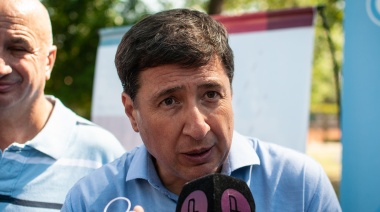 Junto a Grindetti, Arroyo supervisó la entrega de la Tarjeta AlimentAR