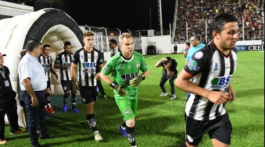 Banfield viaja a Santiago en un duelo de urgencias