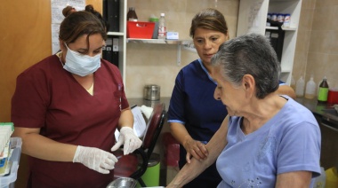 El Municipio aplica vacunas contra la gripe a adultos mayores