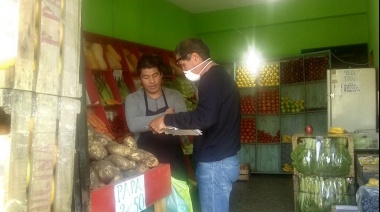 El concejal Claudio Villagra recorrió verdulerías para controlar los precios máximos