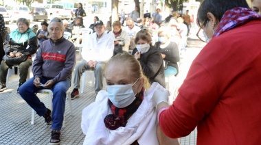 Más de 400 vecinos de Echeverría se vacunaron ayer contra la gripe