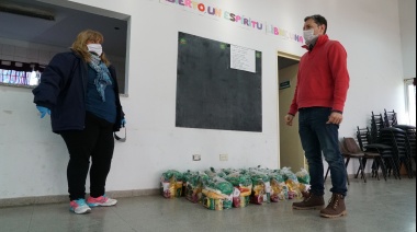 Fernando Gray supervisó la entrega de alimentos en El Jagüel